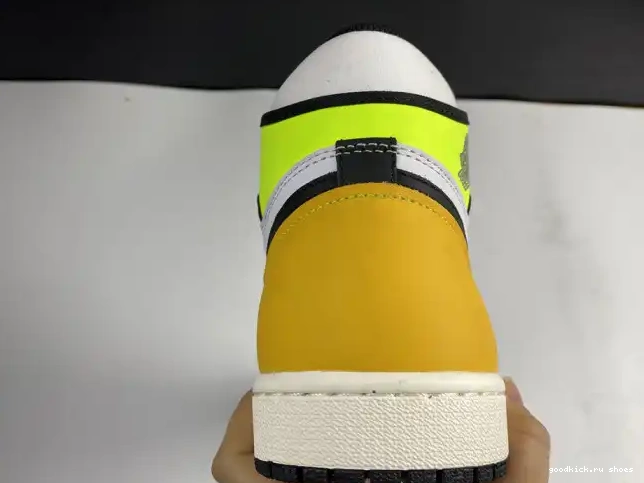 Rep 1 'VOLT HIGH JORDAN GOLD' 555088-118 OG RETRO AIR 0211